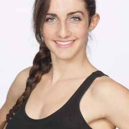 Maria Gnecchi 飾演 Danja