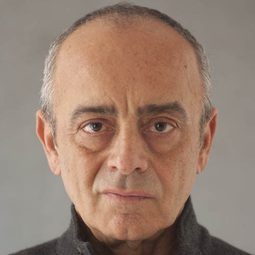 恩里克·貝納文特 飾演 Ricardo