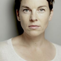 Victoria Mayer 飾演 Gisela