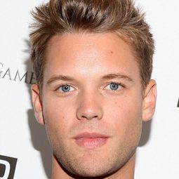 Cameron Jebo - 扭曲人演員 飾演Noah Palmer