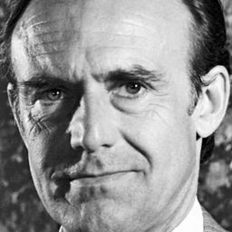 Richard Bull 飾演 Asa Goodwin