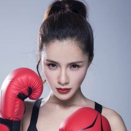 張荻 - 小龍女演員 飾演Momo