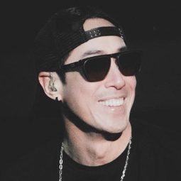 Jetrin Wattanasin 飾演 Yin's ex-lover