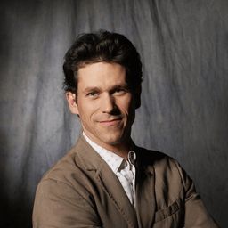 Rick Miller 飾演 William