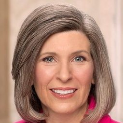 Joni Ernst - 我是吉倫：驚爆美軍謀殺案演員 飾演Self