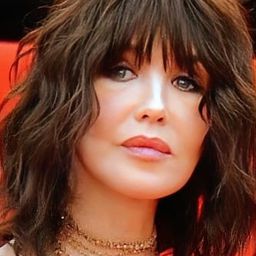 Tracy Bjork 飾演 Female Guest