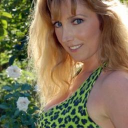 Rita Carlini 飾演 Emanuela