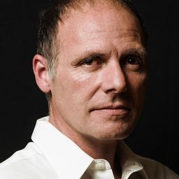 Bastián Bodenhöfer 飾演 General Carlos Ibáñez del Campo