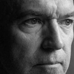 Alan Oke 飾演 Valzacchi