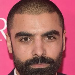 Jonas Khan 飾演 Amal Jazeer