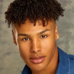 Amari Smith 飾演 Self