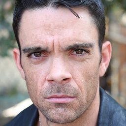 Sean Mount 飾演 UFO Guy