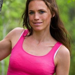 Cecilia Bergqvist 飾演 Elli