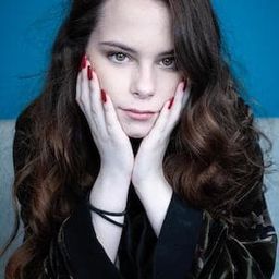 艾柏哈佛 飾演 Kris