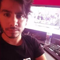 Andy Cortez - UnMarry演員 飾演Chloe