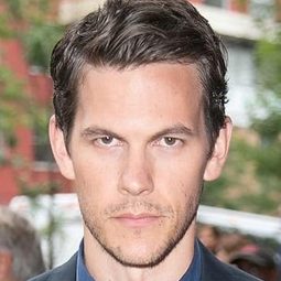 湯姆·利平斯基 飾演 Dan