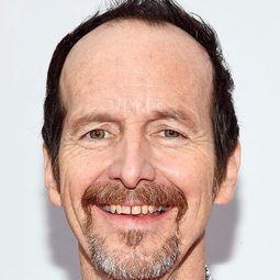 丹尼斯·奧黑爾 - 蓋世奇才演員 飾演Harold Holt