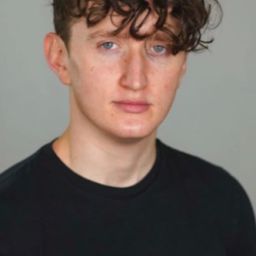 Jacob Lee 飾演 Jordan