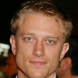 尼爾·傑克遜 - 詭秘屋演員 飾演Sam