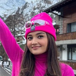 普特麗·艾香 飾演 Thom