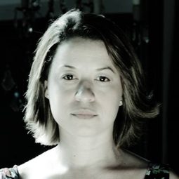 Ivana Iza 飾演 Stella