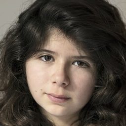 Nina Simonpoli-Barthelemy - 非常籃團演員 飾演Alice