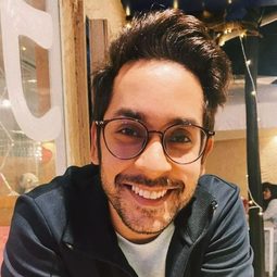 Savant Singh Premi 飾演 Tatli