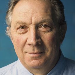 Richard Hope 飾演 Stamp Collector