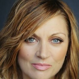 Renee Sheridan - 我不是她演員 飾演Agnes