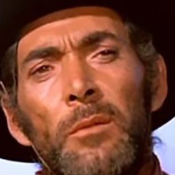 Guido Lollobrigida - The Spy with Ten Faces演員 飾演Santos