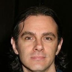 Keith Coulouris - South Beach Academy演員 飾演Harry Spencer