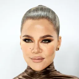 Khloé Kardashian - 體壇秘史：Caitlyn Jenner 奧運金牌之路演員 飾演Self - Jenner's Step-Daughter (archive footage)