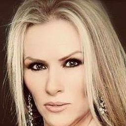 Claudia Inchaurregui - 聖劍屠魔 3演員 飾演Marinda