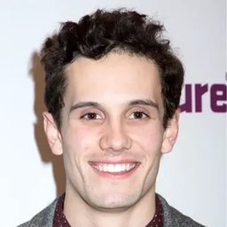 Rico LeBron - 愛情動物演員 飾演Fernando