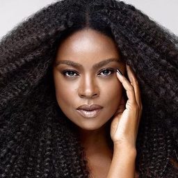 Cris Vianna 飾演 Teresa