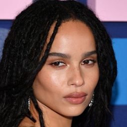 素兒卡維斯 飾演 Self - Angel Salvadore