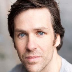 Andrew Steele - 靈體盛宴演員 飾演Clinic Manager