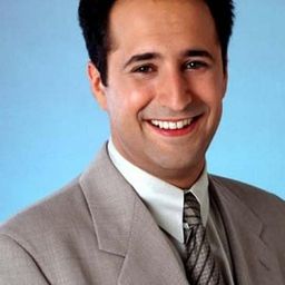 Mitchell Whitfield 飾演 Donatello / Additional Voices (voice)