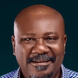 Sam Dede 飾演 Angel