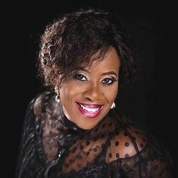 裘可·席爾瓦 - 同居式離婚演員 飾演Mrs. Wilson