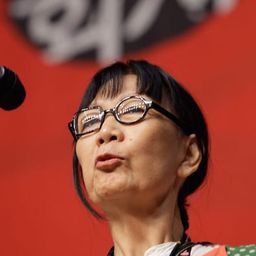 Siu Pham 飾演 The Grandmother