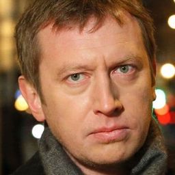 Mikhail Trukhin 飾演 Dmitry