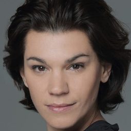 Marija Škaričić 飾演 Eta's mother