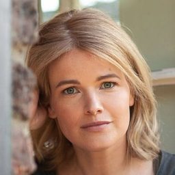 Mira Bartuschek 飾演 Paula Lebert, Benjamins Schwester