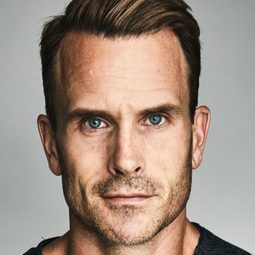 Gabriel Hogan - St. Urbain's Horseman演員 飾演Luke Scott