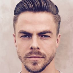 Derek Hough 飾演 Corny Collins