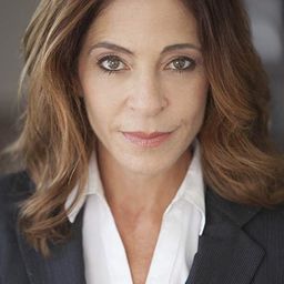 Michelle Azar 飾演 Woozy Woman