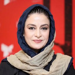 Merila Zarei 飾演 Miss Ghahraii