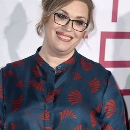 Mikki Daughtry - 愛上觸不到的你編劇