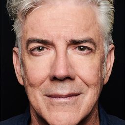 Shaun Micallef 飾演 Colin Bednall